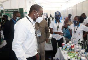 Minister touring the BUSE Stand